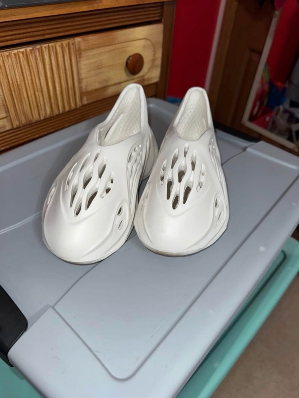 Yeezy Foam Runners in Cream White - Picture 2 of 4